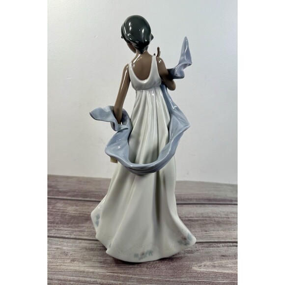 Lladro BLACK LEGACY Winds Of Romance #6783 Brisa Romántica MINT Love Woman - Picture 2 of 16